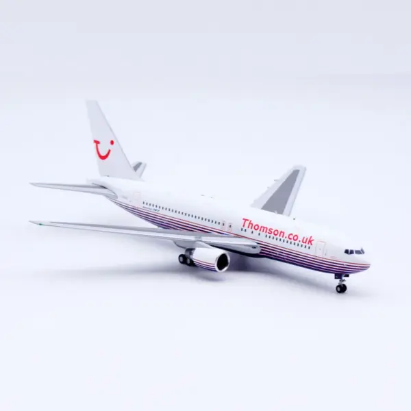 1:200 Diecast Boeing 767 Model Thomson Airways - Image 4