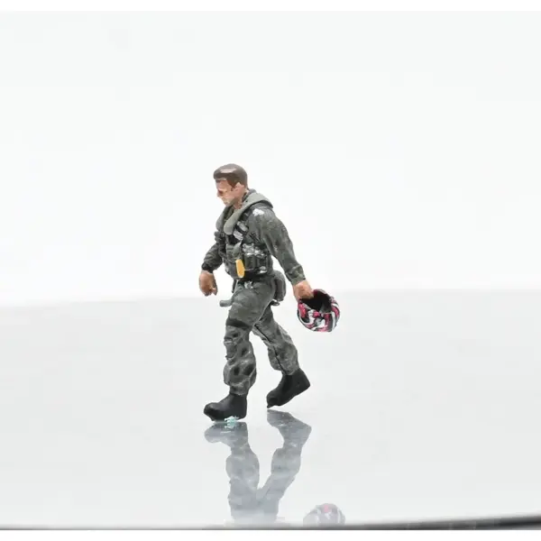 1:72 Scale Top Gun Fighter Pilot Figure - Image 2