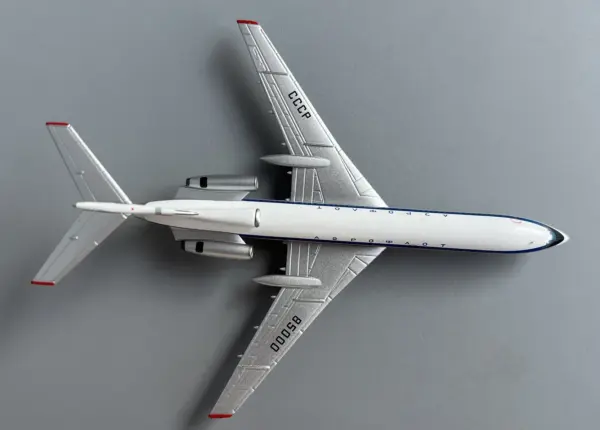 Soviet Tu-154 1:400 Scale Model Aircraft - Image 6