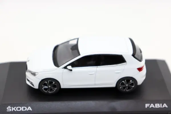 1:43 Scale Skoda Fabia Diecast Car Model - Image 9
