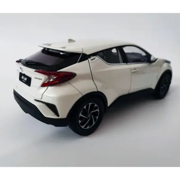 1:18 Scale Alloy IZOA SUV Diecast Car Model - Image 6