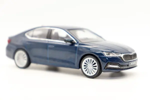 1:43 Scale SKODA OCTAVIA A8 Diecast Model - Image 2