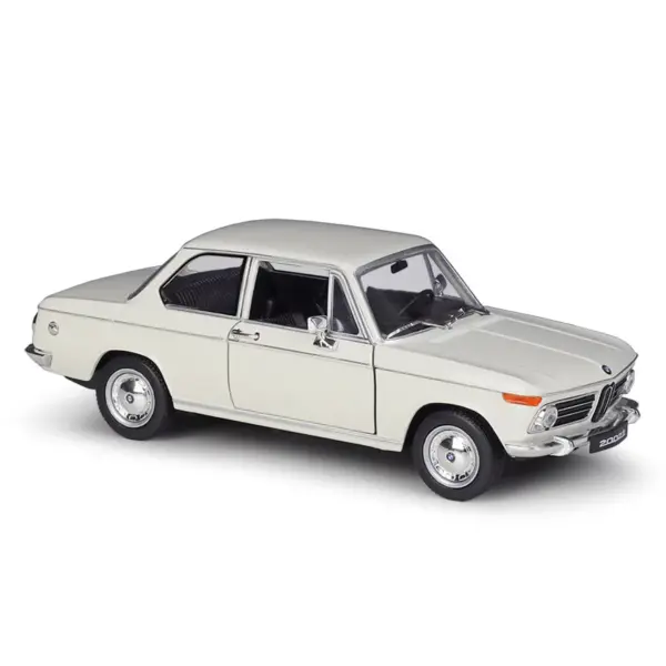 BMW 2002 Ti Diecast Model Car 1:24 Scale - Image 7