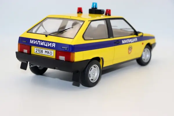 1:18 Scale Lada 2108 Soviet Police Model - Image 3