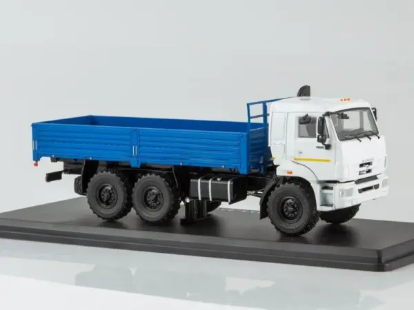 KAMAZ-43118 Diecast Truck Model 1:43 Scale - Image 6