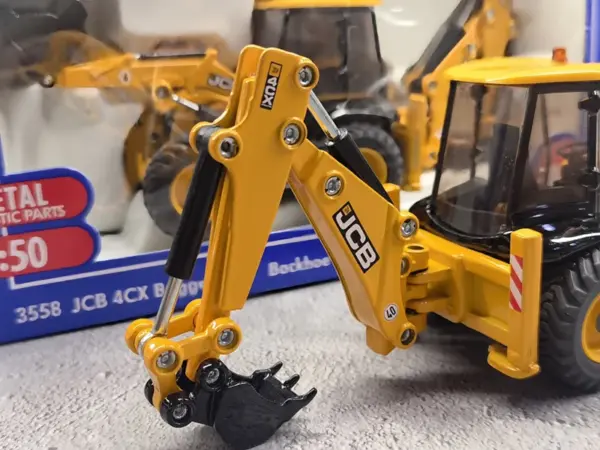 1:50 Scale JCB 4CX Diecast Backhoe Loader - Image 5