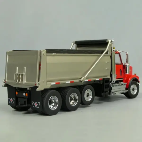 1:50 Scale Diecast Western Star 4900 Model - Image 4