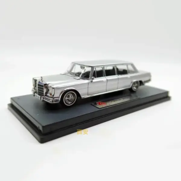 1:64 Scale Diecast Benz W100 Model Car - Image 3