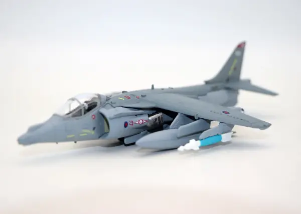 1/100 Harrier GR.9 RAF Diecast Model Aircraft - Image 2