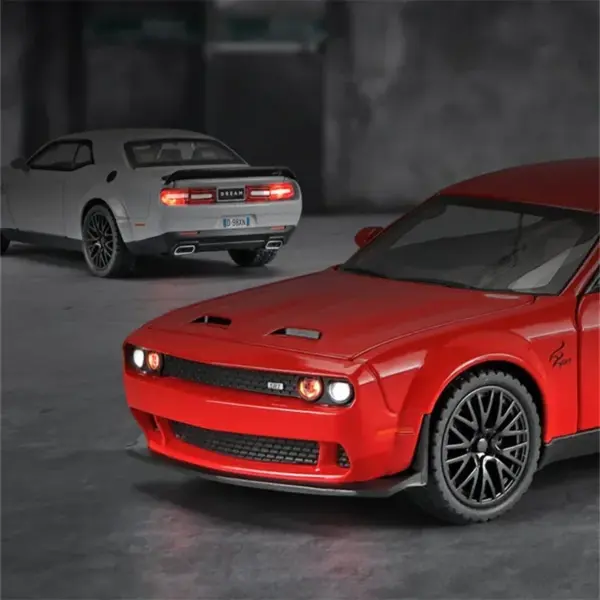 1:32 Dodge Challenger SRT Hellcat Diecast Model - Image 5