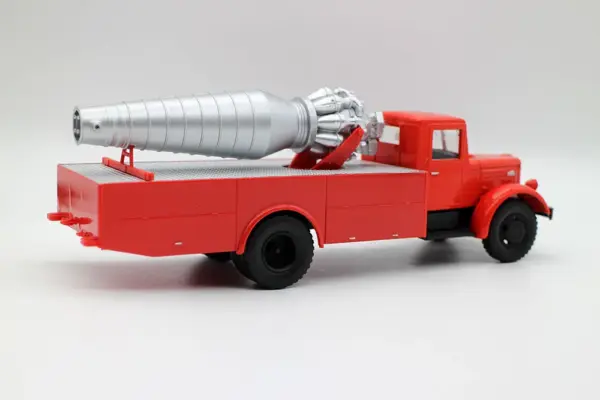 1/43 Scale MAZ-200 Soviet Fire Truck Model - Image 2