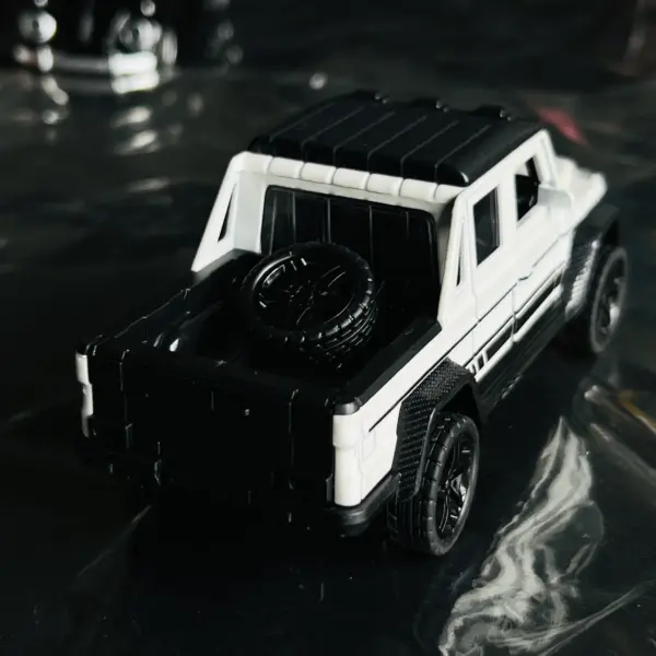 Diecast Alloy Toy Simulation Car Model - Image 6