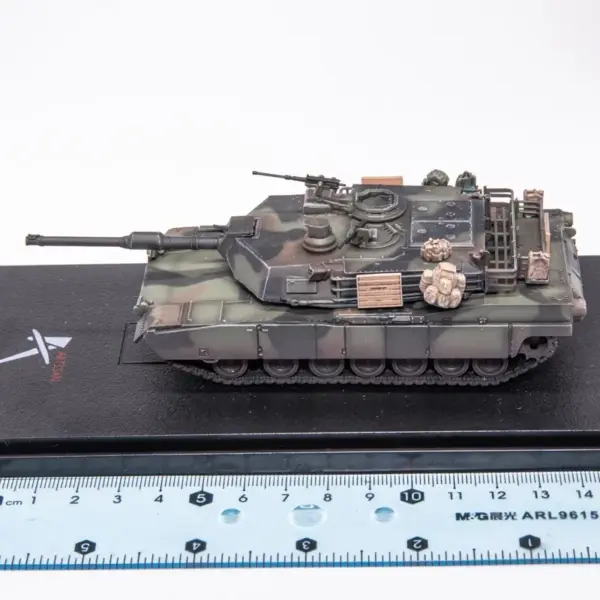 1:72 Scale US M1A2 Abrams Tank Model - Image 2