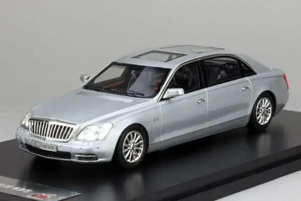 1/43 Scale Diecast Maybach 62S Model Car - Image 2
