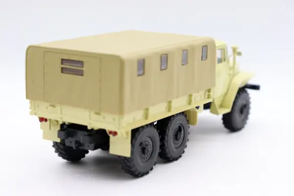 1:43 Scale URAL 377D Diecast Truck Model - Image 4