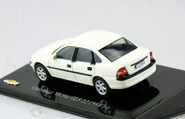 Chevrolet Vectra GLS 2.2 1998 Diecast Model - Image 2