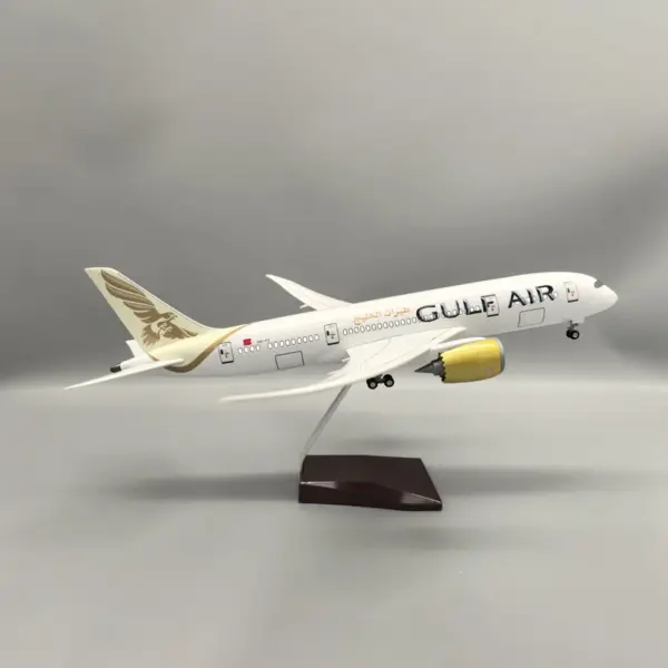 Gulf Air B787 Diecast Resin Model Airplane - Image 2