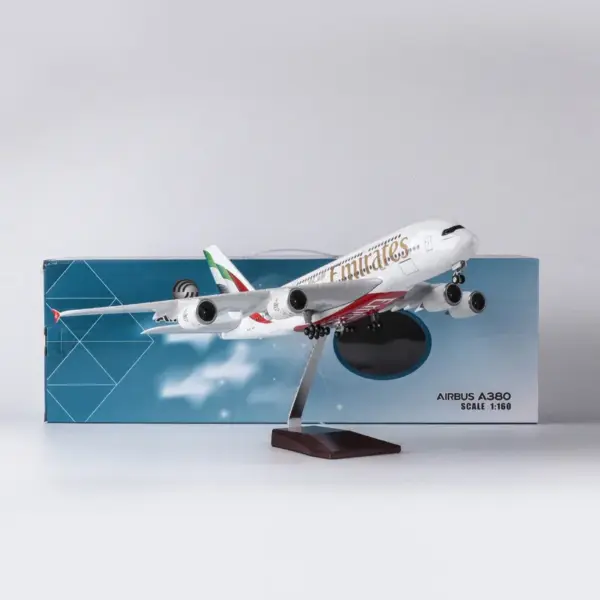 Emirates Airlines Airbus A380/B777 Model Plane - Image 6