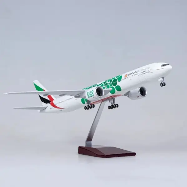 Emirates Airlines Airbus A380/B777 Model Plane - Image 4