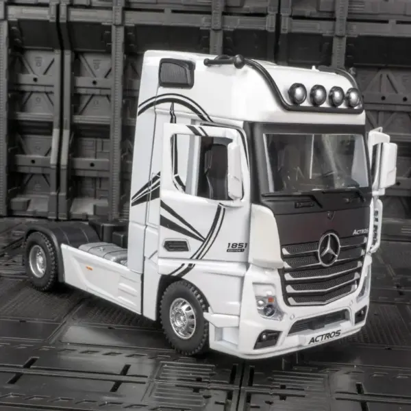 1:36 Mercedes-Benz ACIROS Diecast Model Truck - Image 4