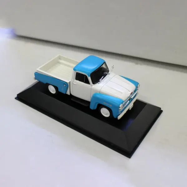 Diecast 1:43 Scale 3100 PICAPE 1964 Model - Image 2