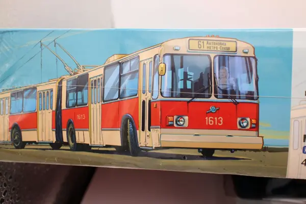 1:43 Scale Diecast ZIU-10 Trolleybus Model Kit - Image 2
