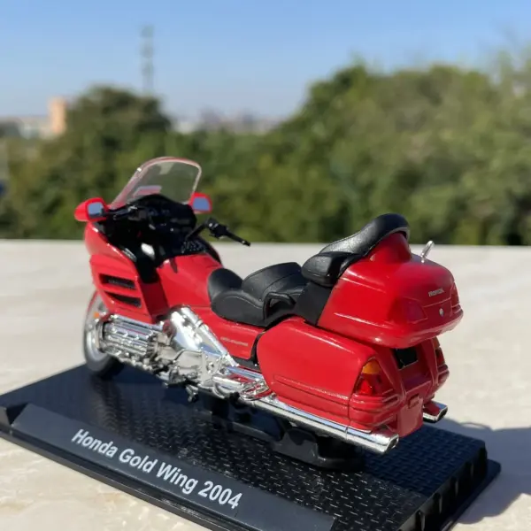 1:24 Scale Diecast Honda Gold Wing Model - Image 4