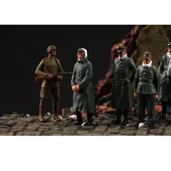 1:72 Scale Soviet Soldiers Figure Set 8 Pcs - Image 5