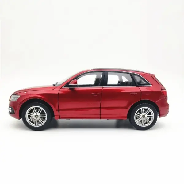 1:18 Audi Q5 Alloy Diecast Model Car - Image 2