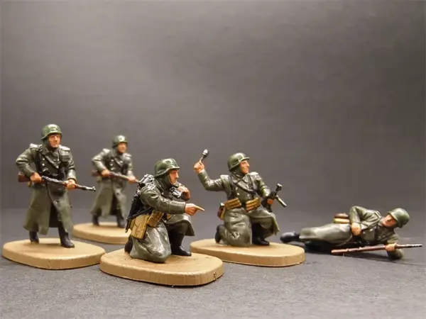 1/72 Scale Set of 5 German Soldier Figures - Image 5