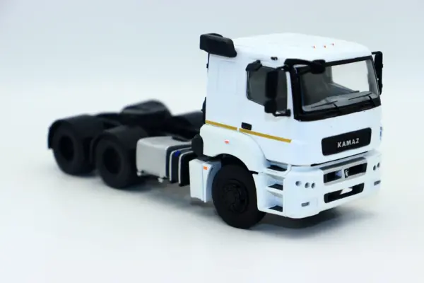 1/43 Scale KAMAZ 65206 Diecast Tractor Model - Image 2