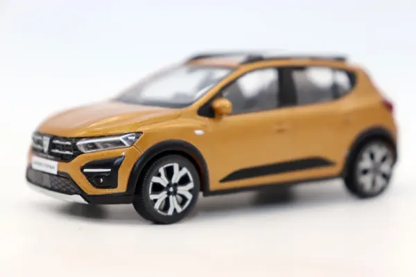 Dacia Sandero Stepway 2021 Diecast Model 1/43 - Image 2