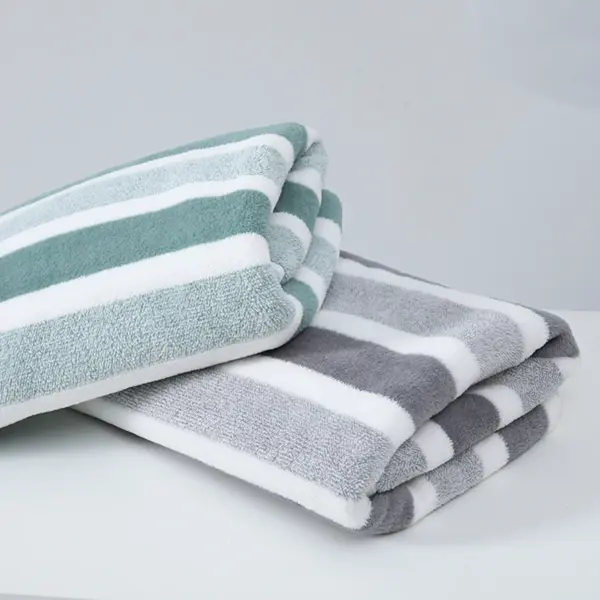 Soft Absorbent Polyester Bath Towel for Home - Image 2