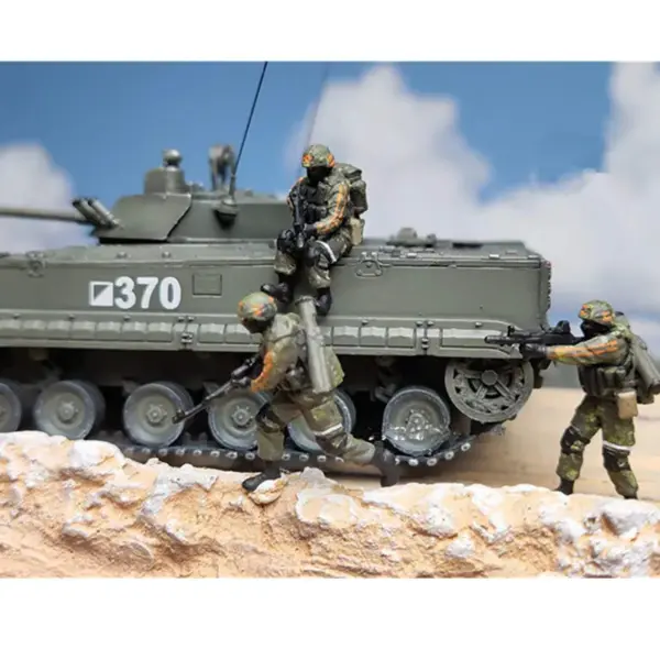 1:72 Scale Modern Russian Soldier Figures Set - Image 3