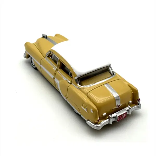 1:87 Scale Diecast Pontiac Chief Collectible Model - Image 5