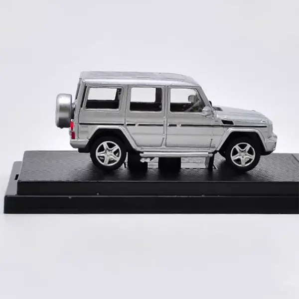 Diecast 1:64 Scale Benz G500 Off-Road Model - Image 6