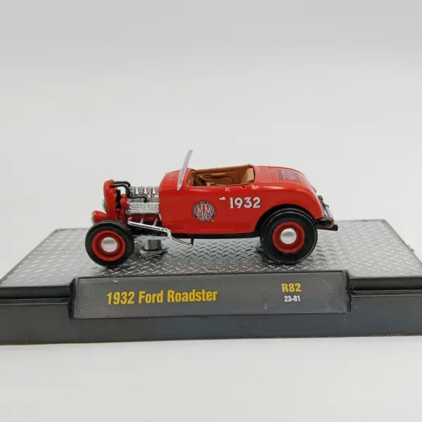 1:64 Scale Diecast Alloy 1932 Ford Roadster Model - Image 3