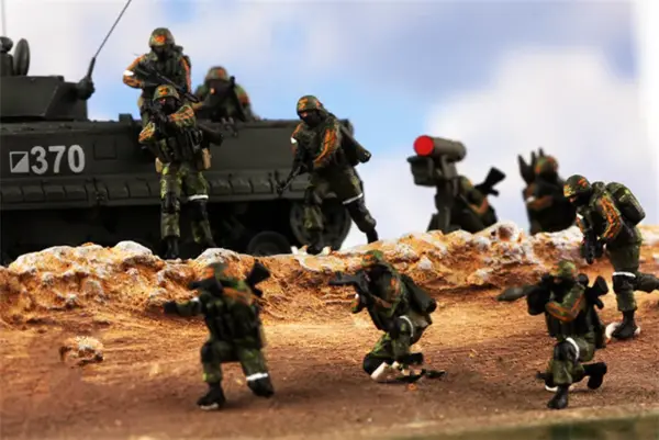 1:72 Scale Modern Russian Soldier Figures Set - Image 7