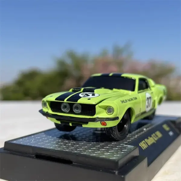1967 Shelby GT500 1:64 Scale Diecast Model - Image 2