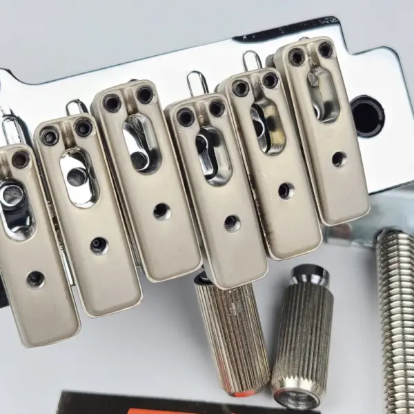 Wilkinson WOV10 Electric Guitar Tremolo Bridge - Image 3