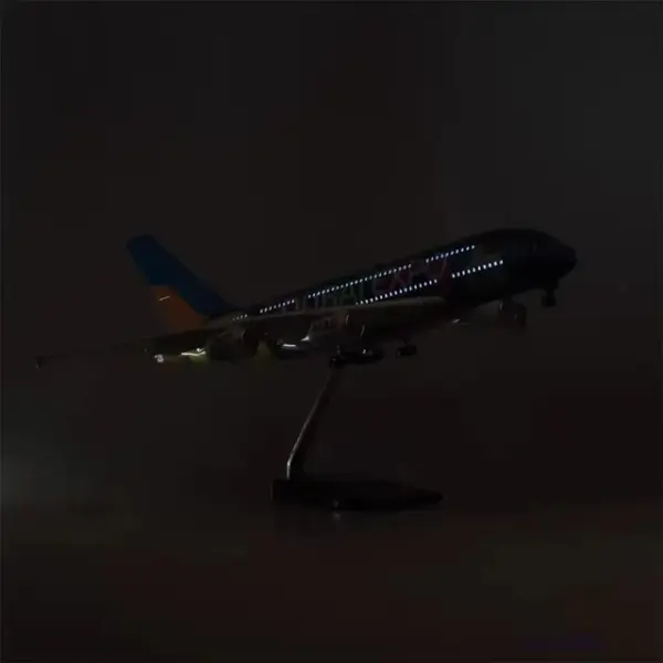 Emirates Airlines Airbus A380/B777 Model Plane - Image 13