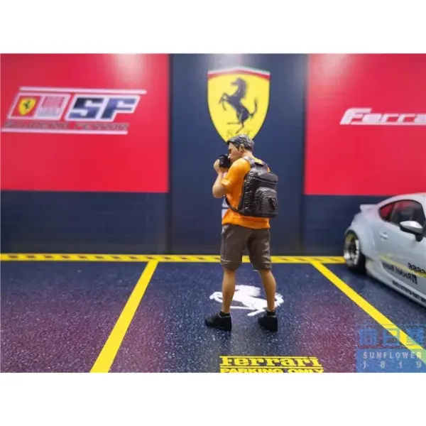 1:18 Scale Action Figure Auto Show Enthusiast - Image 5