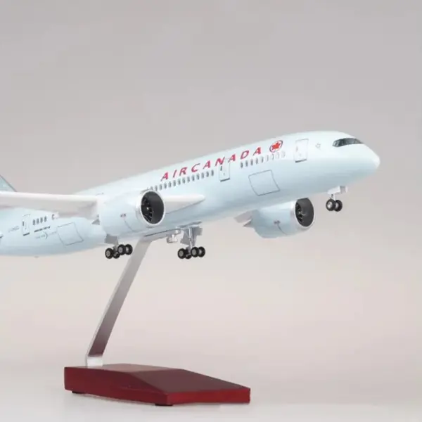 Canada Airways Boeing B787 Model with Lights - Image 8