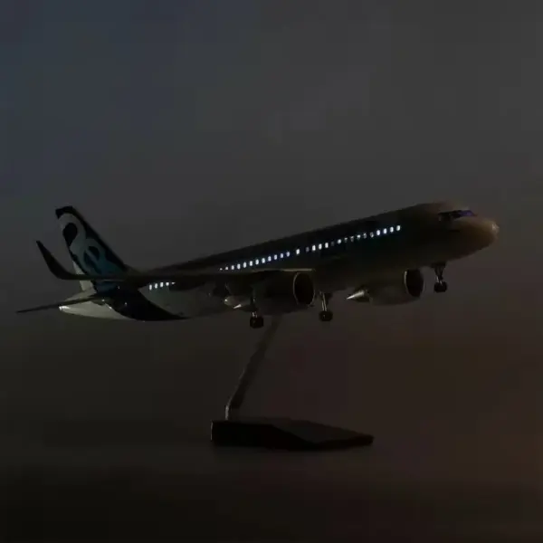 1:80 Scale Airbus A320neo Model Airplane - Image 3