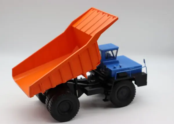1/43 Scale Belaz 7523 Diecast Dump Truck Model - Image 4