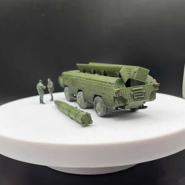 1:72 Scale Russian SS-21 Missile Tank Model - Image 3