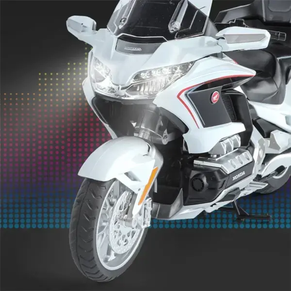 1:11 Honda Gold Wing GL800 Diecast Model - Image 3