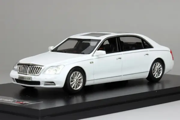 1/43 Scale Diecast Maybach 62S Model Car - Image 4
