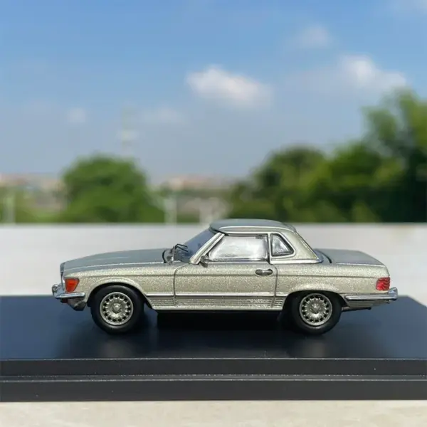 1:64 Scale Diecast Benz 450SL Model Car - Image 4