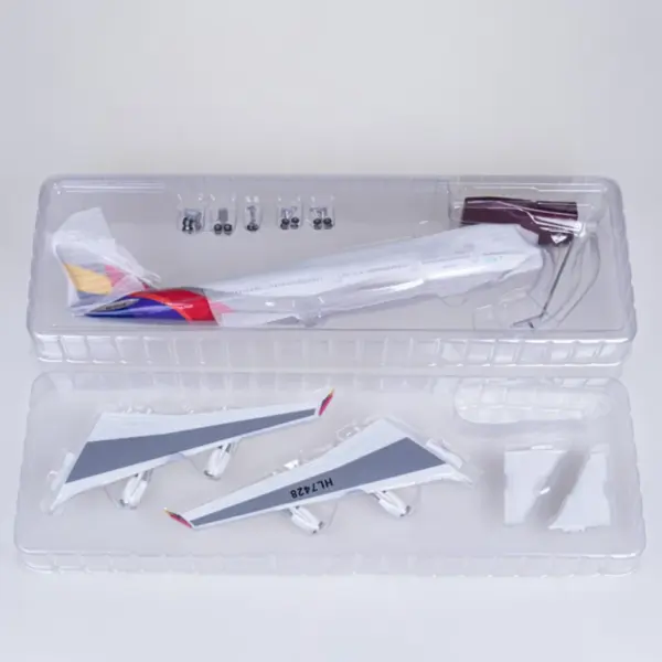 1/160 Scale B747 Korean Airline Model with LED - Image 6